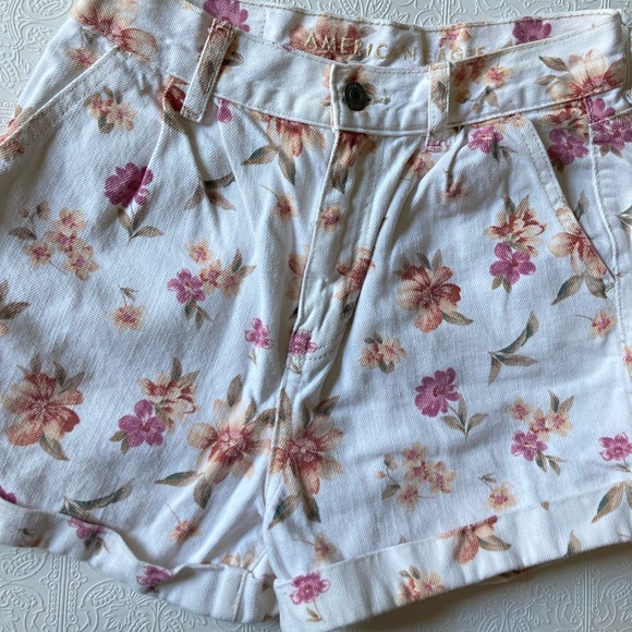 Floral High Waisted Jean Shorts - Picture 4 of 4